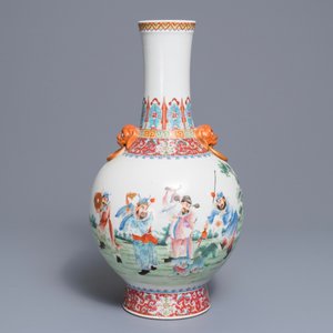 A Chinese famille rose tianqiu ping vase, Qianlong mark, Republic, 20th C. — photo 3