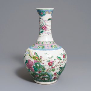 A Chinese famille rose tianqiu ping vase with birds and a dragon, 19th C. — 照片 1