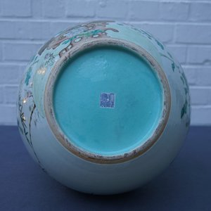 A Chinese famille rose tianqiu ping vase with birds, Qianlong mark, 19th C. — 照片 9