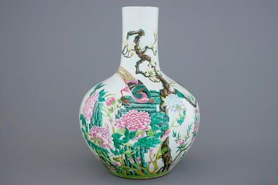 A Chinese famille rose tianqiuping bottle vase with birds among flowers, 19/20th C.