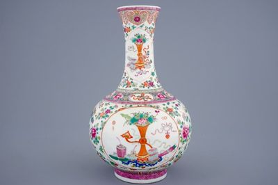 A Chinese famille rose tianqiuping bottle vase with precious objects, 19/20th C.
