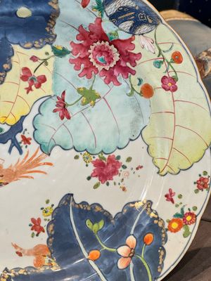 A Chinese famille rose 'tobacco leaf' dish, Qianlong — photo 3