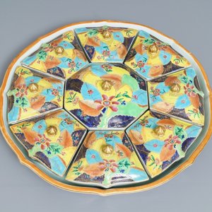 A Chinese famille rose 'Tobacco Leaf' sweetmeat set on tray, 1st half 19th C. — 照片 1