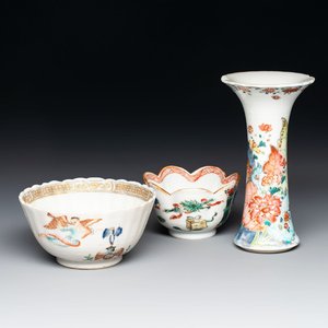A Chinese famille rose 'tobacco leaf' vase, a pseudo-armorial cup and a famille verte cup, Kangxi/Qianlong — photo 1