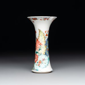 A Chinese famille rose 'tobacco leaf' vase, a pseudo-armorial cup and a famille verte cup, Kangxi/Qianlong — photo 2