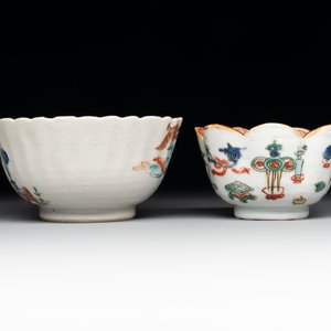 A Chinese famille rose 'tobacco leaf' vase, a pseudo-armorial cup and a famille verte cup, Kangxi/Qianlong — photo 7