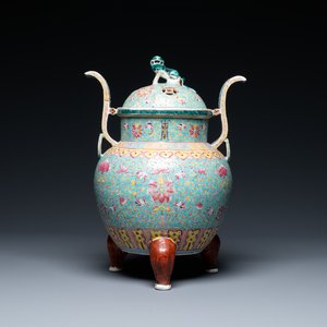 A Chinese famille rose tripod censer and cover, 19th C. — 照片 1