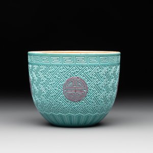 A Chinese famille rose turquoise-glazed and 'faux-bois' cup, 20th C. — photo 3