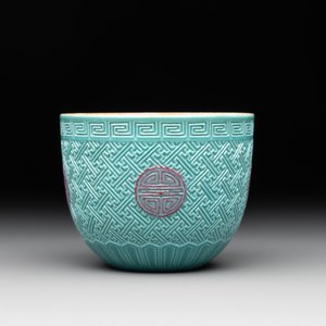 A Chinese famille rose turquoise-glazed and 'faux-bois' cup, 20th C. — photo 5