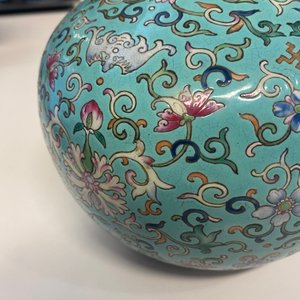 A Chinese famille rose turquoise-ground bottle vase, Qianlong mark, 19th C. — photo 9