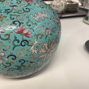 A Chinese famille rose turquoise-ground bottle vase, Qianlong mark, 19th C. — photo 10