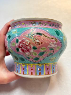 A Chinese famille rose turquoise-ground bowl for the Straits or Peranakan market, 19th C. — photo 1