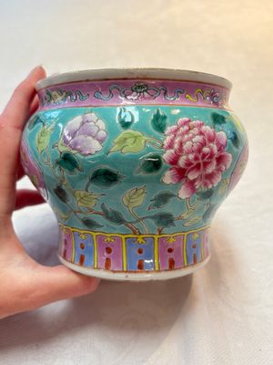 A Chinese famille rose turquoise-ground bowl for the Straits or Peranakan market, 19th C. — photo 4
