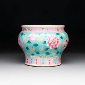 A Chinese famille rose turquoise-ground bowl for the Straits or Peranakan market, 19th C. — photo 5