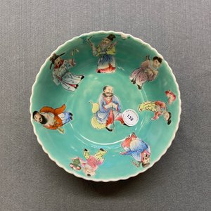 A Chinese famille rose turquoise-ground bowl, Qianlong mark, Republic — photo 8