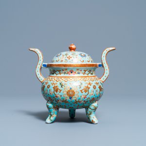 A Chinese famille rose turquoise-ground censer and cover, Republic — 照片 2