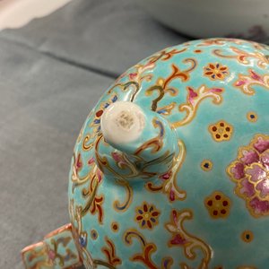 A Chinese famille rose turquoise-ground censer and cover, Republic — 照片 24