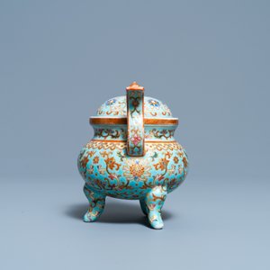 A Chinese famille rose turquoise-ground censer and cover, Republic — 照片 5