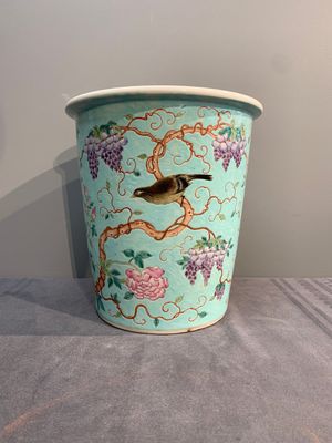 A Chinese famille rose turquoise-ground Da Ya Zhai-style jardinière, 19th C. — photo 1