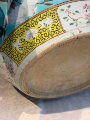 A Chinese famille rose turquoise-ground Dayazhai-style 'Dragons' fish bowl or jardinière, 19th C. — foto 13
