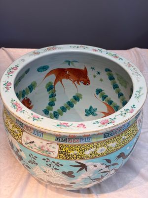 A Chinese famille rose turquoise-ground Dayazhai-style 'Dragons' fish bowl or jardinière, 19th C. — foto 5