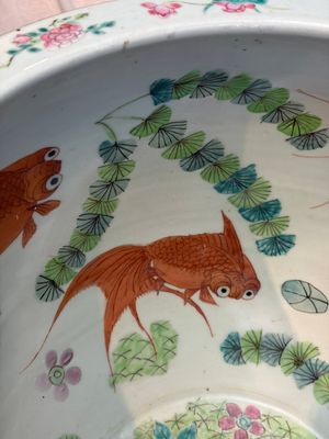 A Chinese famille rose turquoise-ground Dayazhai-style 'Dragons' fish bowl or jardinière, 19th C. — foto 10