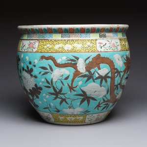 A Chinese famille rose turquoise-ground Dayazhai-style 'Dragons' fish bowl or jardinière, 19th C. — foto 2