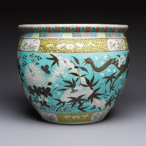 A Chinese famille rose turquoise-ground Dayazhai-style 'Dragons' fish bowl or jardinière, 19th C. — foto 4