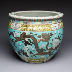 A Chinese famille rose turquoise-ground Dayazhai-style 'Dragons' fish bowl or jardinière, 19th C. — foto 5