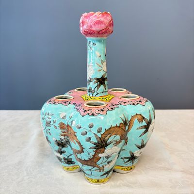 A Chinese famille rose turquoise-ground Dayazhai-style 'Dragons' vase — 照片 1
