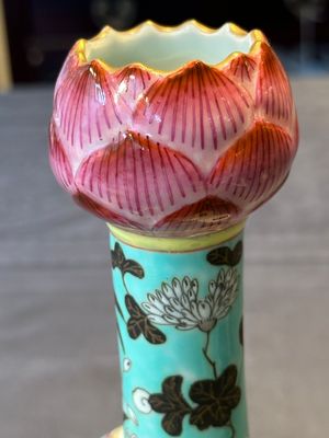 A Chinese famille rose turquoise-ground 'dragon' flower vase, 19th C. — 照片 12