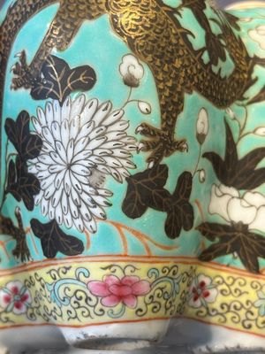 A Chinese famille rose turquoise-ground 'dragon' flower vase, 19th C. — 照片 13