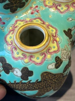 A Chinese famille rose turquoise-ground 'dragon' flower vase, 19th C. — 照片 14