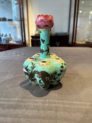 A Chinese famille rose turquoise-ground 'dragon' flower vase, 19th C. — 照片 3