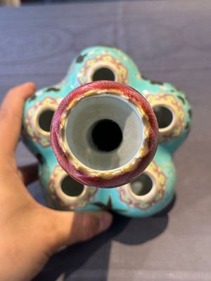 A Chinese famille rose turquoise-ground 'dragon' flower vase, 19th C. — 照片 5