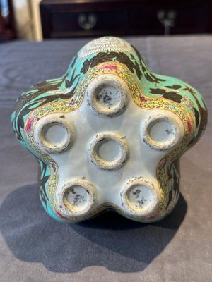 A Chinese famille rose turquoise-ground 'dragon' flower vase, 19th C. — 照片 6