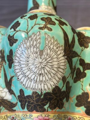 A Chinese famille rose turquoise-ground 'dragon' flower vase, 19th C. — 照片 9