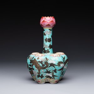 A Chinese famille rose turquoise-ground 'dragon' flower vase, 19th C. — 照片 4
