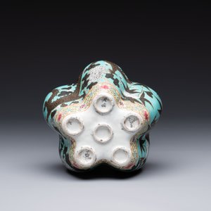 A Chinese famille rose turquoise-ground 'dragon' flower vase, 19th C. — 照片 6