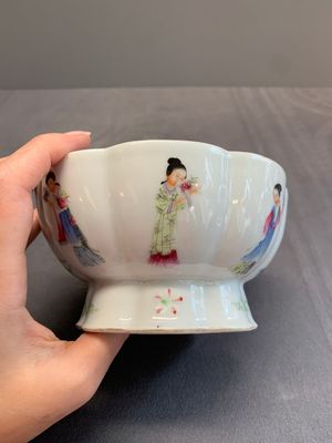 A Chinese famille rose turquoise-ground 'hu' vase and a 'ladies' bowl, Qianlong mark, Republic — photo 14