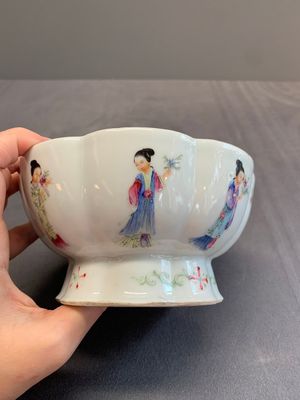 A Chinese famille rose turquoise-ground 'hu' vase and a 'ladies' bowl, Qianlong mark, Republic — photo 15