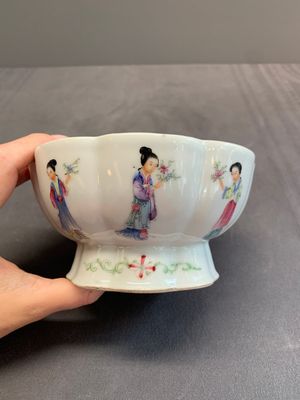 A Chinese famille rose turquoise-ground 'hu' vase and a 'ladies' bowl, Qianlong mark, Republic — photo 8