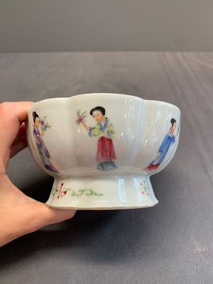 A Chinese famille rose turquoise-ground 'hu' vase and a 'ladies' bowl, Qianlong mark, Republic — photo 9
