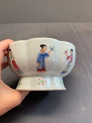 A Chinese famille rose turquoise-ground 'hu' vase and a 'ladies' bowl, Qianlong mark, Republic — photo 10
