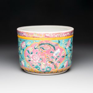 A Chinese famille rose turquoise-ground jardinière for the Straits or Peranakan market, 19th C. — foto 1