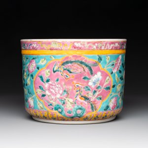 A Chinese famille rose turquoise-ground jardinière for the Straits or Peranakan market, 19th C. — foto 2