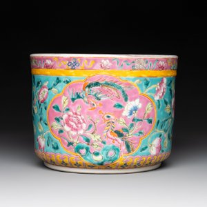 A Chinese famille rose turquoise-ground jardinière for the Straits or Peranakan market, 19th C. — foto 4