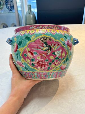 A Chinese famille rose turquoise-ground 'kamcheng' bowl and cover for the Straits or Peranakan market, 19th C. — foto 2