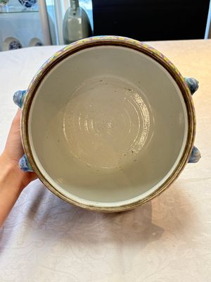 A Chinese famille rose turquoise-ground 'kamcheng' bowl and cover for the Straits or Peranakan market, 19th C. — foto 6
