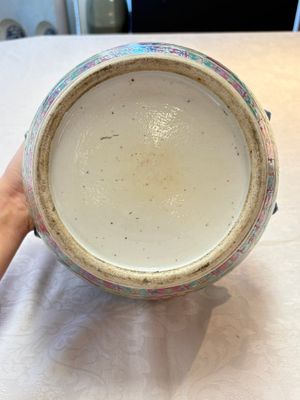 A Chinese famille rose turquoise-ground 'kamcheng' bowl and cover for the Straits or Peranakan market, 19th C. — foto 7